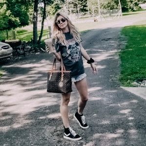 Meet your Posher, Holly